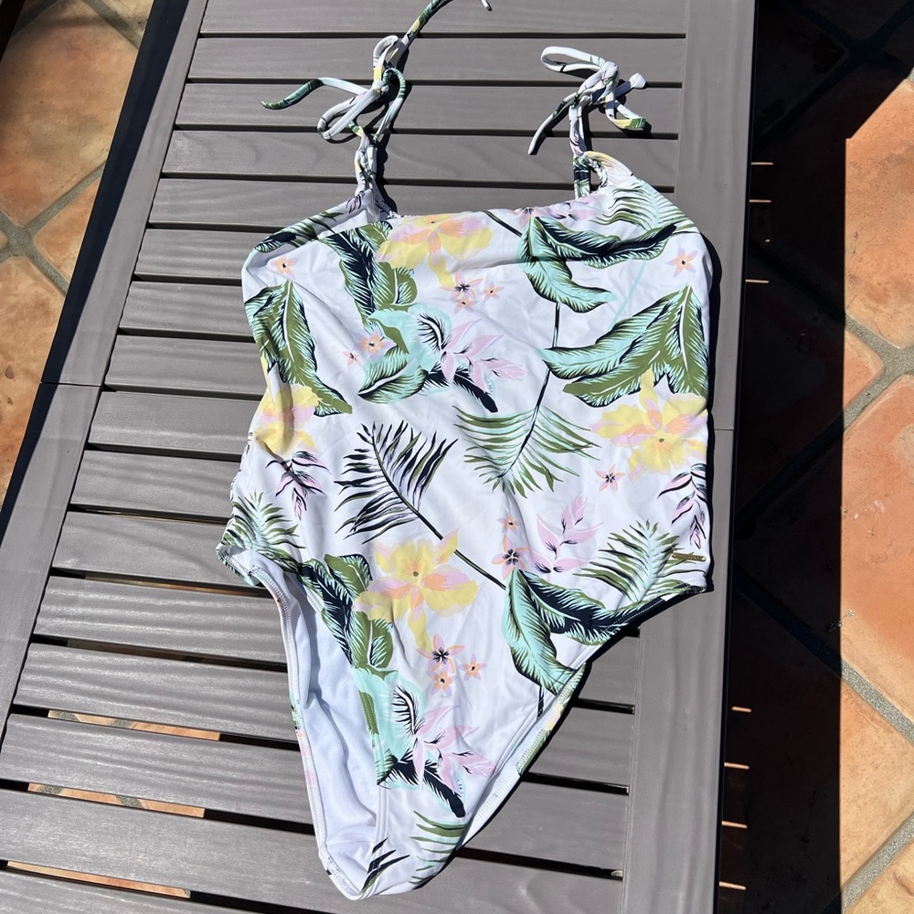 Roxy XL one piece
